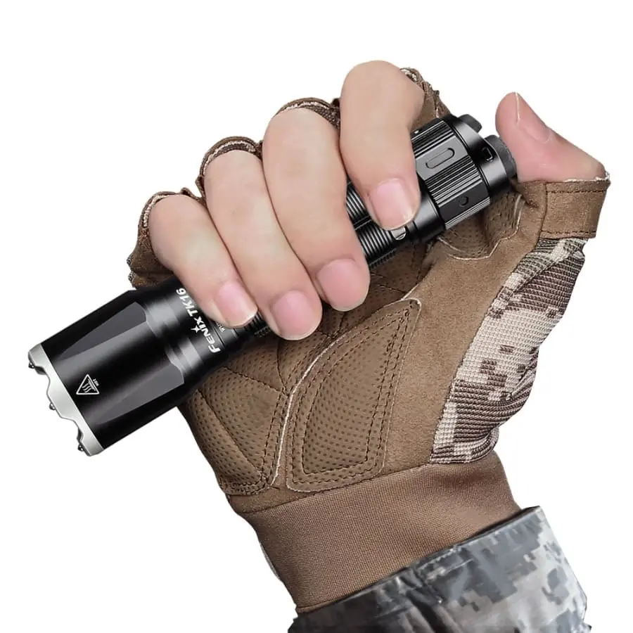 Fenix TK16 V2.0 Taktinen Taskulamppu 3 Fenix TK16 V2.0 Taktinen Taskulamppu